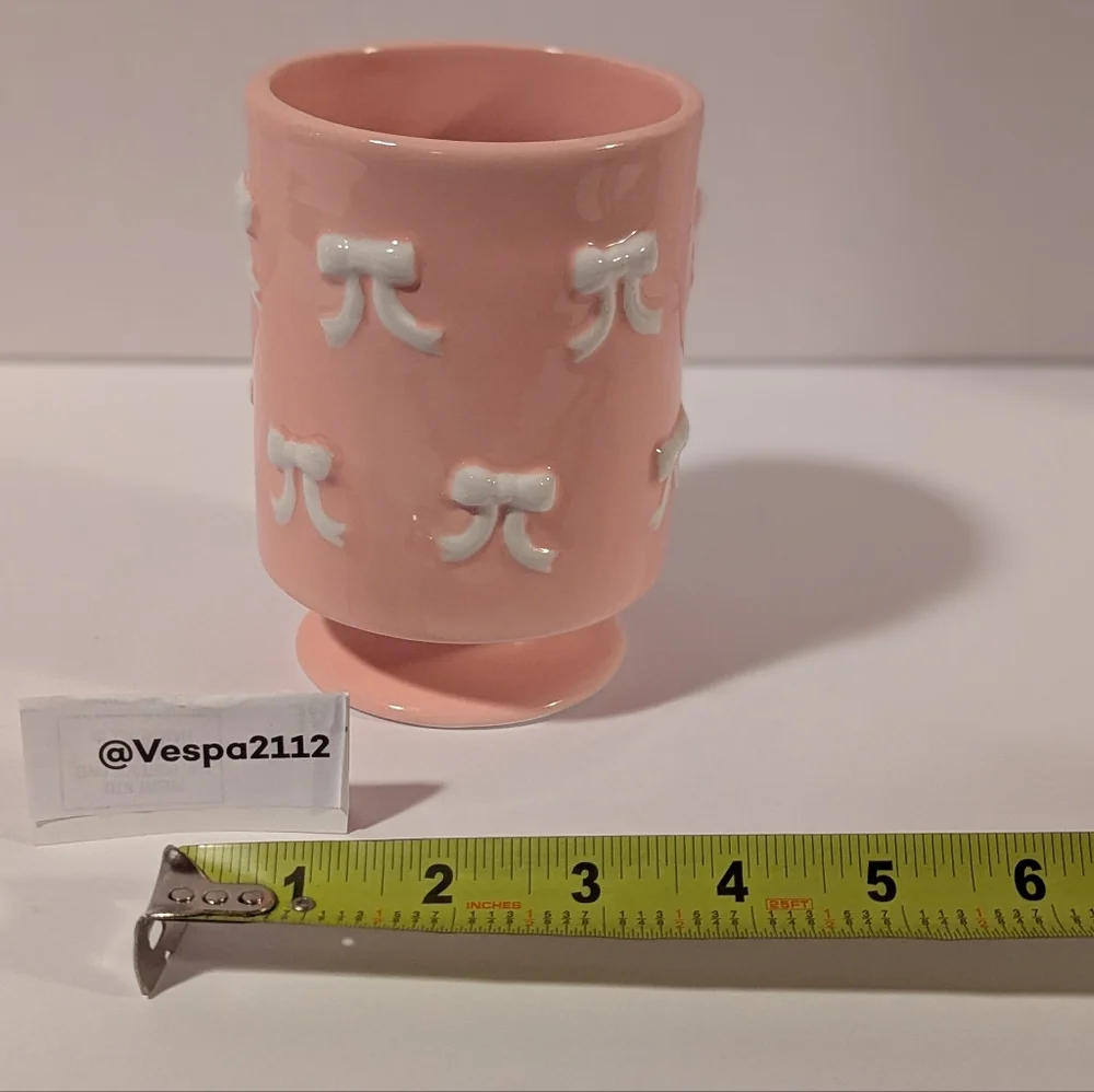 Target Bullseye Playground Valentines Bow Holder Pink & White Ceramic